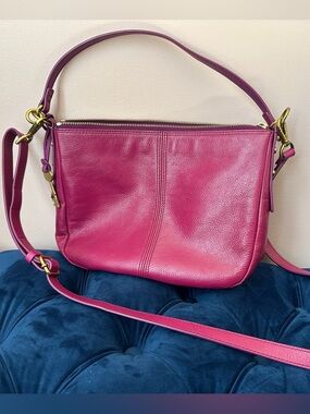 Fossil Leather Shoulder Bag in Vibrant Fuchsia